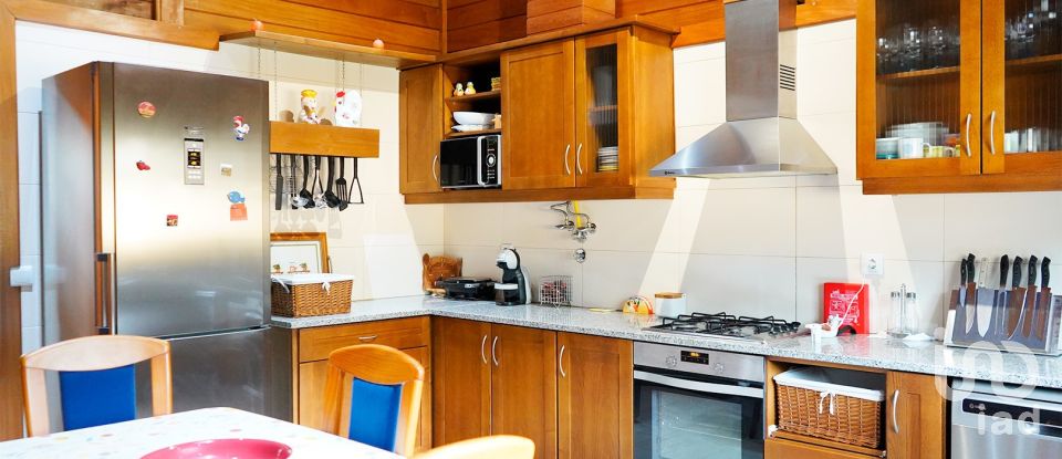 Maison T4 à Juncal de 354 m²