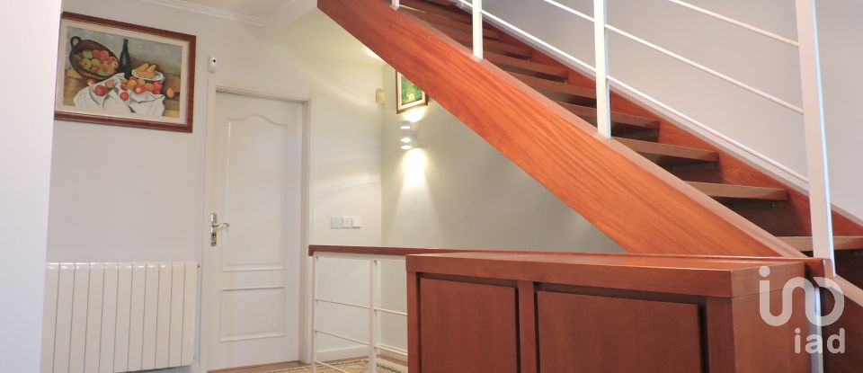 Maison T3 à São Domingos de Rana de 178 m²