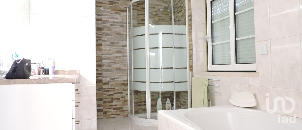 Maison T3 à São Domingos de Rana de 178 m²