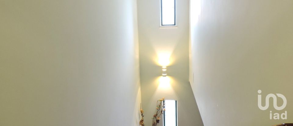 Maison T3 à São Domingos de Rana de 178 m²