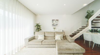 Corner home T4 in Darque of 295 m²