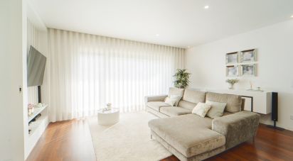 Corner home T4 in Darque of 295 m²