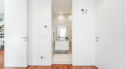 Corner home T4 in Darque of 295 m²