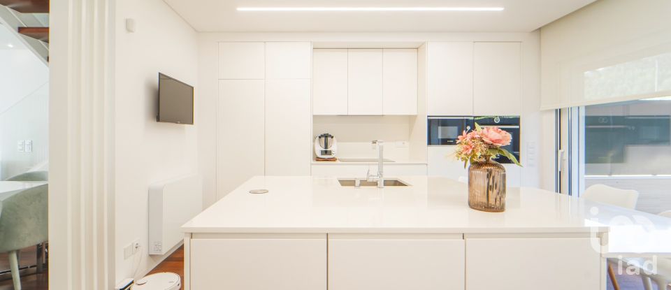 Moradia em gaveto T4 em Darque de 295 m²