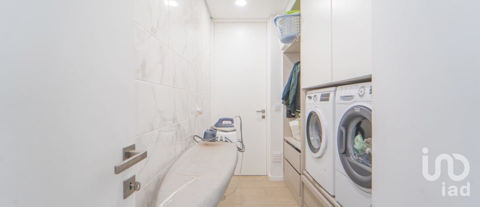 Moradia em gaveto T4 em Darque de 295 m²