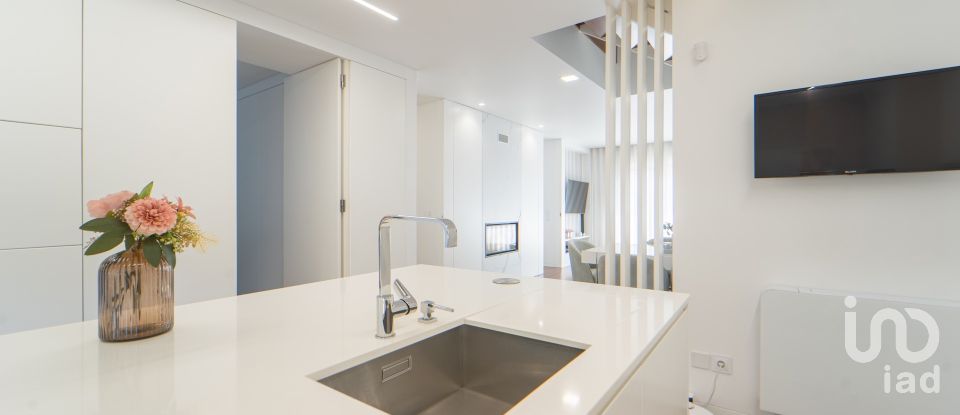 Moradia em gaveto T4 em Darque de 295 m²