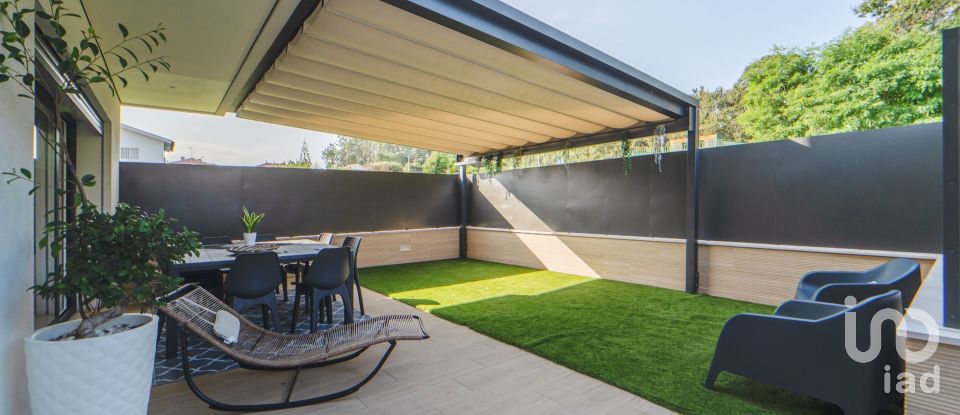 Moradia em gaveto T4 em Darque de 295 m²