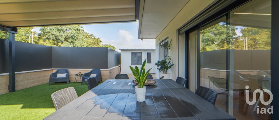 Moradia em gaveto T4 em Darque de 295 m²