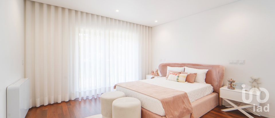 Moradia em gaveto T4 em Darque de 295 m²