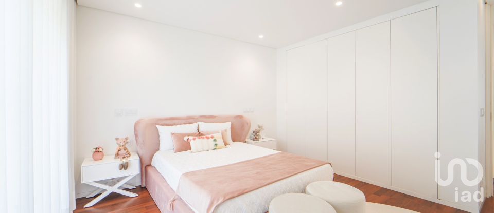 Moradia em gaveto T4 em Darque de 295 m²