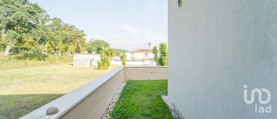 Moradia em gaveto T4 em Darque de 295 m²