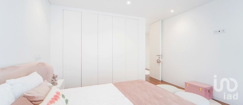 Moradia em gaveto T4 em Darque de 295 m²