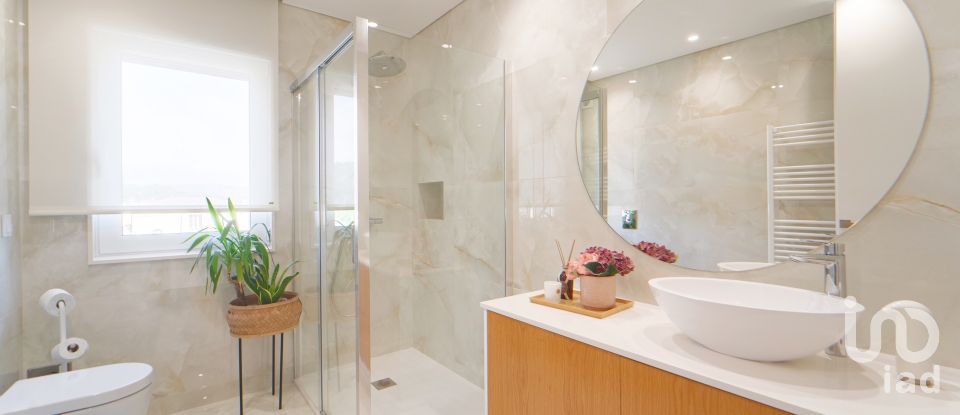 Moradia em gaveto T4 em Darque de 295 m²