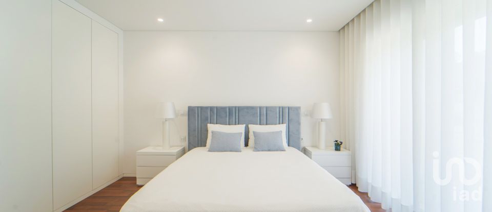 Moradia em gaveto T4 em Darque de 295 m²