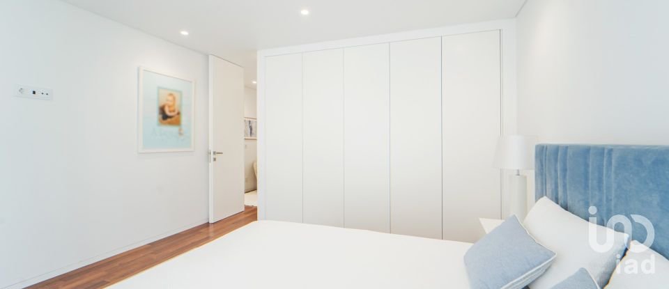 Moradia em gaveto T4 em Darque de 295 m²