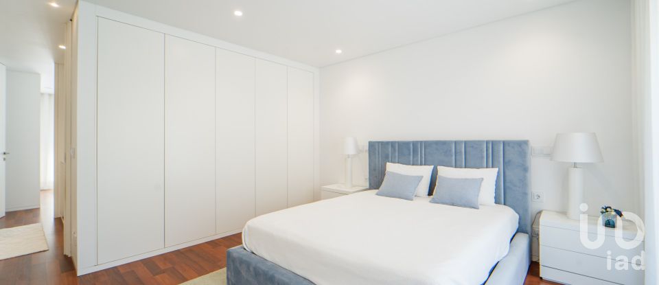 Moradia em gaveto T4 em Darque de 295 m²