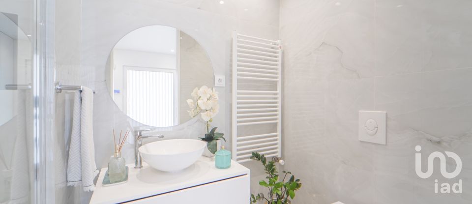 Moradia em gaveto T4 em Darque de 295 m²