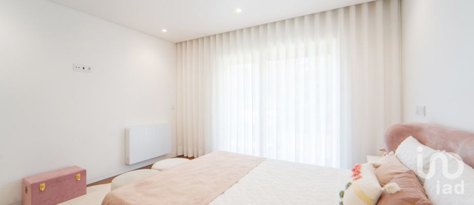 Moradia em gaveto T4 em Darque de 295 m²