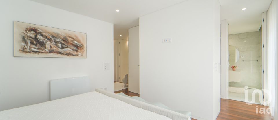 Moradia em gaveto T4 em Darque de 295 m²