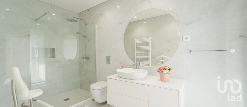 Moradia em gaveto T4 em Darque de 295 m²