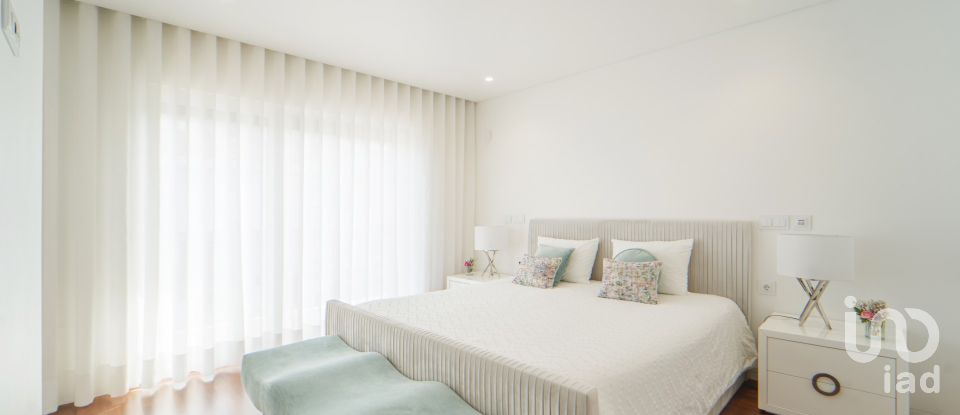 Moradia em gaveto T4 em Darque de 295 m²