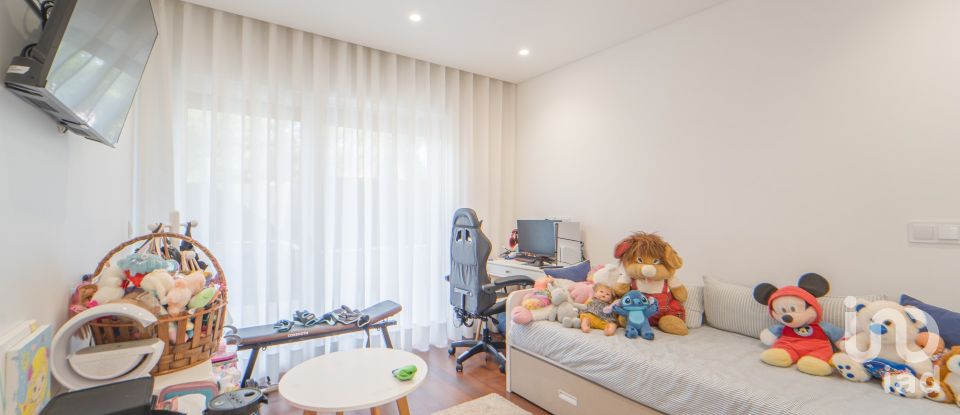 Moradia em gaveto T4 em Darque de 295 m²