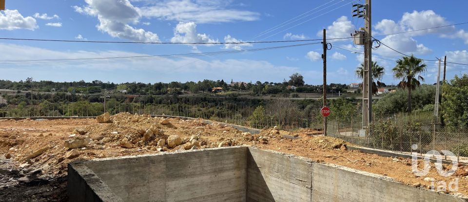 Moradia T3 em Alcantarilha e Pêra de 832 m²