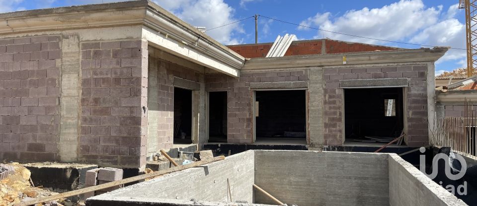 Moradia T3 em Alcantarilha e Pêra de 832 m²