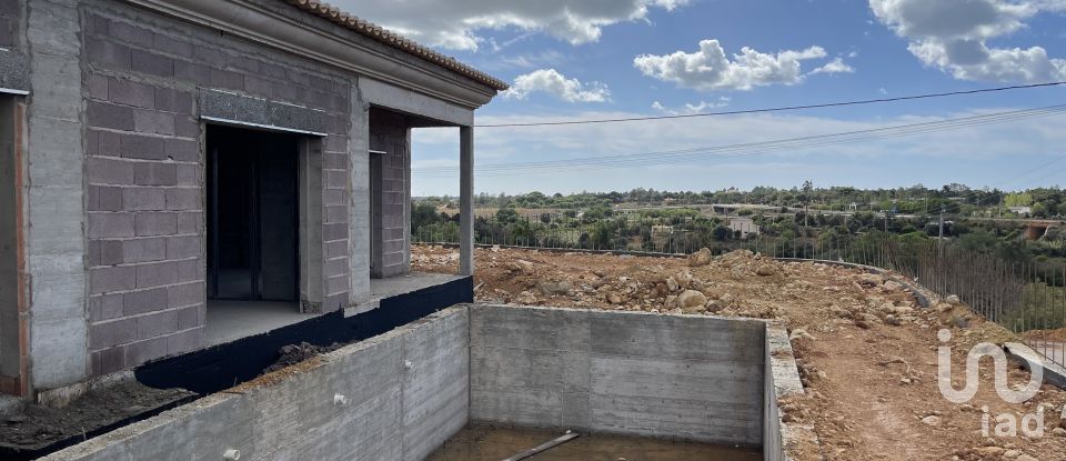 Moradia T3 em Alcantarilha e Pêra de 832 m²