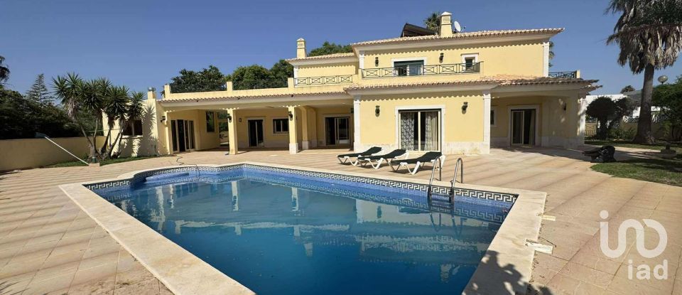 Moradia T4 em Albufeira e Olhos de Água de 287 m²
