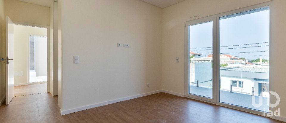 Moradia T4 em Fernão Ferro de 150 m²