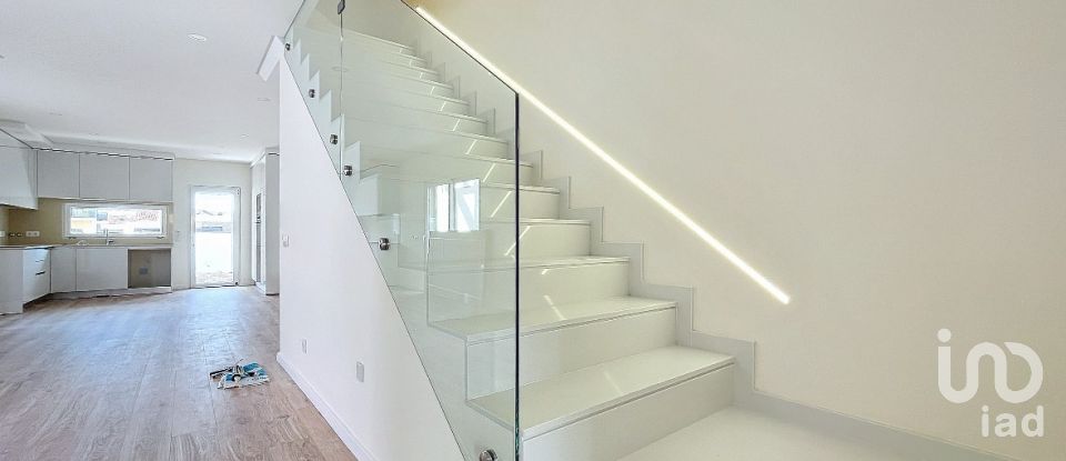 Moradia T4 em Fernão Ferro de 150 m²