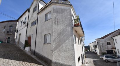 Maison traditionnelle T3 à São Miguel, Santa Eufémia e Rabaçal de 291 m²