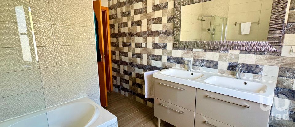 Casa T4 em A dos Cunhados e Maceira de 284 m²