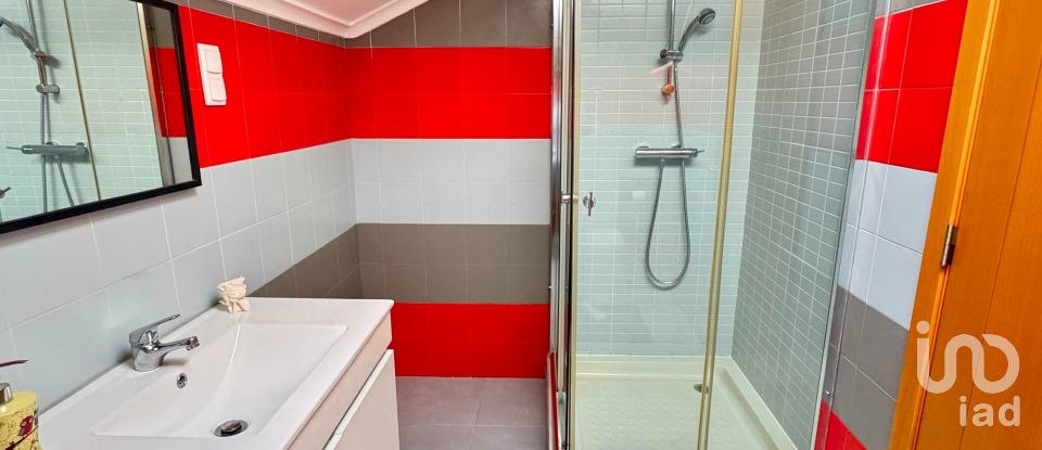 Casa T4 em A dos Cunhados e Maceira de 284 m²