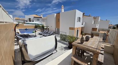House T3 in Albufeira e Olhos de Água of 244 m²