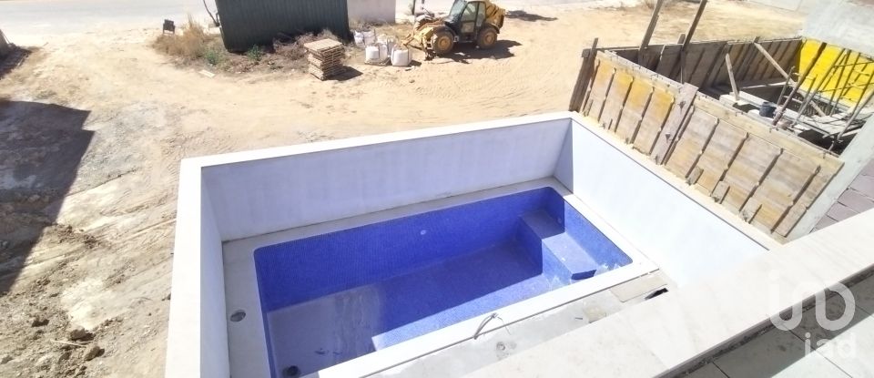 House T3 in Luz de Tavira e Santo Estêvão of 225 m²