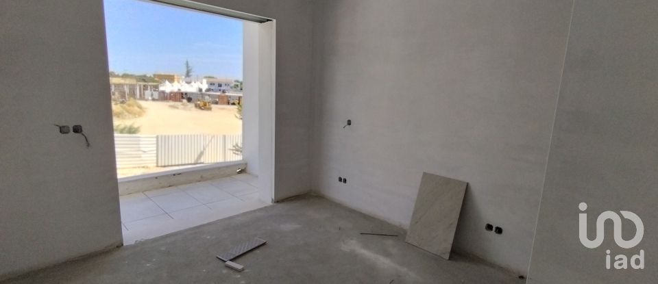 House T3 in Luz de Tavira e Santo Estêvão of 225 m²