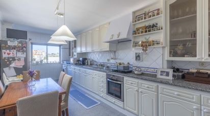 Apartment T2 in Massamá e Monte Abraão of 140 m²