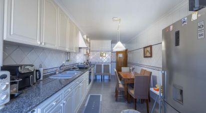 Apartment T2 in Massamá e Monte Abraão of 140 m²