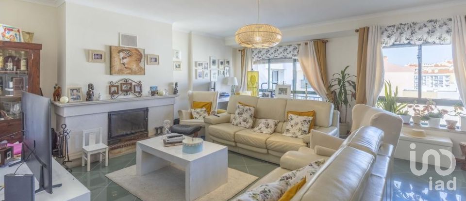 Apartment T2 in Massamá e Monte Abraão of 140 m²