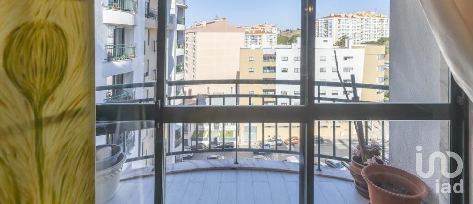 Apartment T2 in Massamá e Monte Abraão of 140 m²