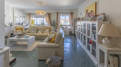 Apartment T2 in Massamá e Monte Abraão of 140 m²