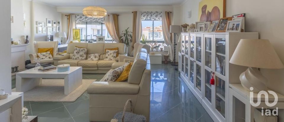 Apartment T2 in Massamá e Monte Abraão of 140 m²