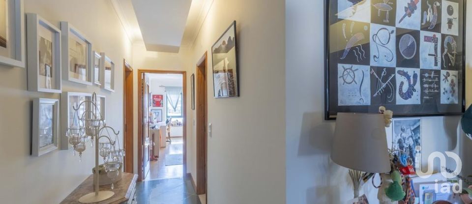 Apartment T2 in Massamá e Monte Abraão of 140 m²