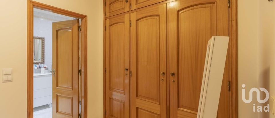 Apartment T2 in Massamá e Monte Abraão of 140 m²