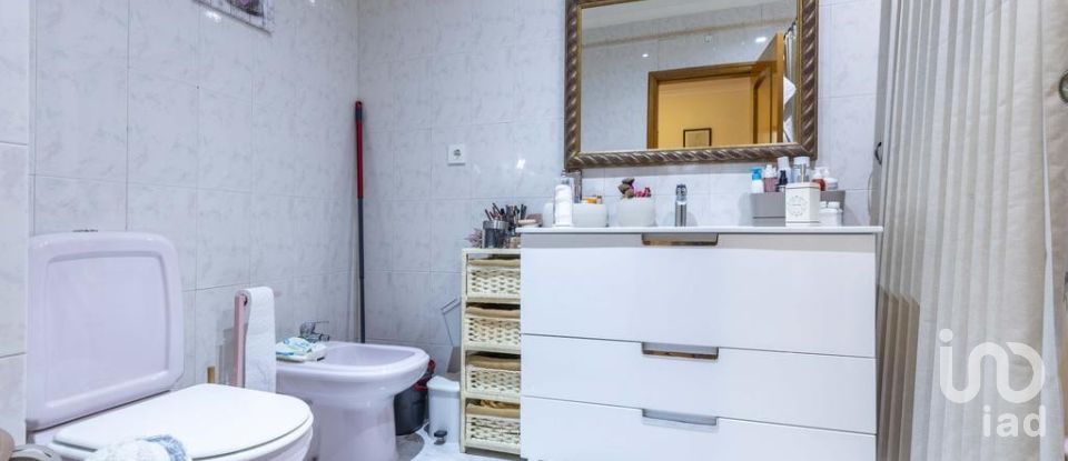 Apartment T2 in Massamá e Monte Abraão of 140 m²