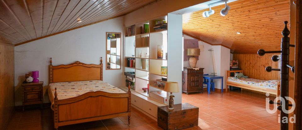 House/villa T3 in Lamas e Cercal of 175 m²