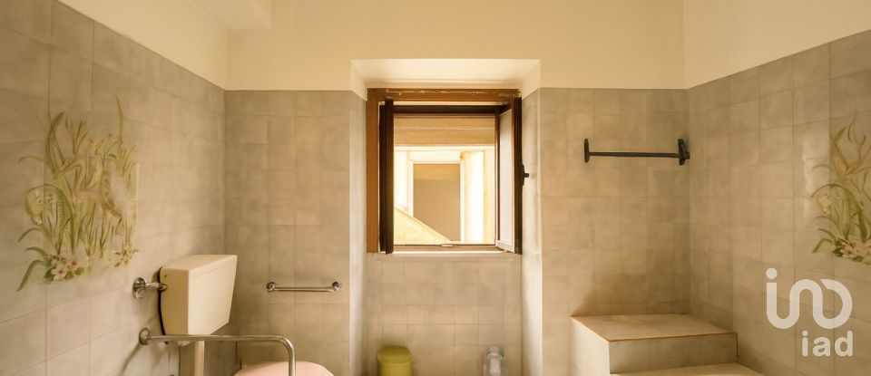 Single story home T4 in Malhou, Louriceira e Espinheiro of 327 m²