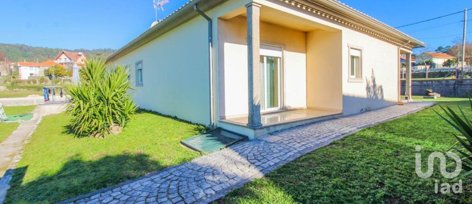 Maison T3 à Santa Cruz da Trapa e São Cristóvão de Lafões de 173 m²